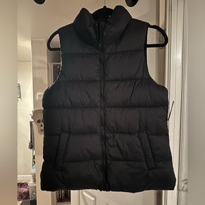 Women’s Small Black Old Navy Puffer Vest NWT